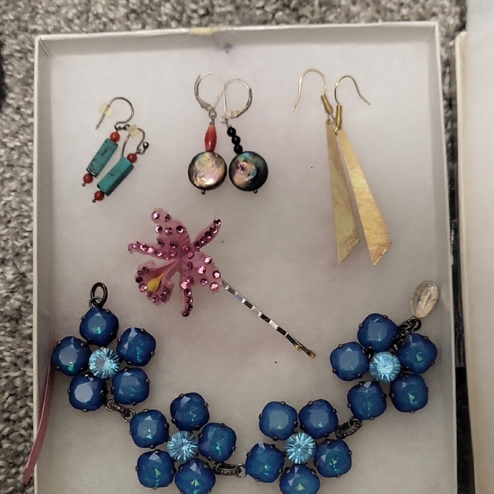 Elegant Blue and Gold Floral Earrings